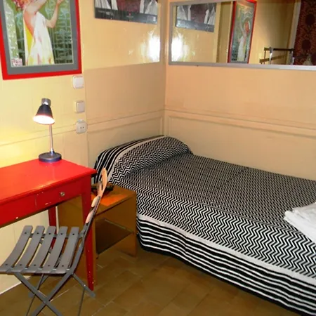 Hostal La Fontana-3